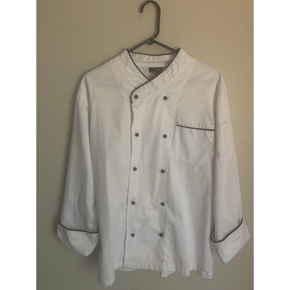 🌼2/$12🌼 Medium Chef’s Coat